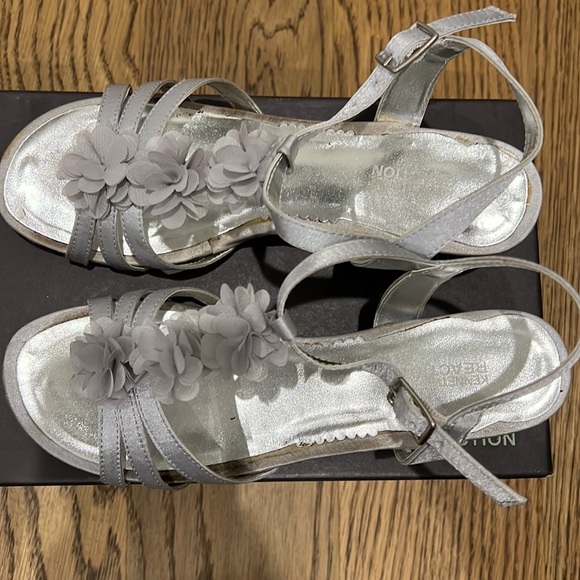 Kenneth Cole Sandals - Picture 9 of 11